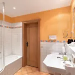 Hotel Romantik Residenz Am See 3*